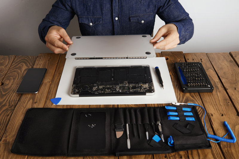 Service MacBook Air dan MacBook Pro